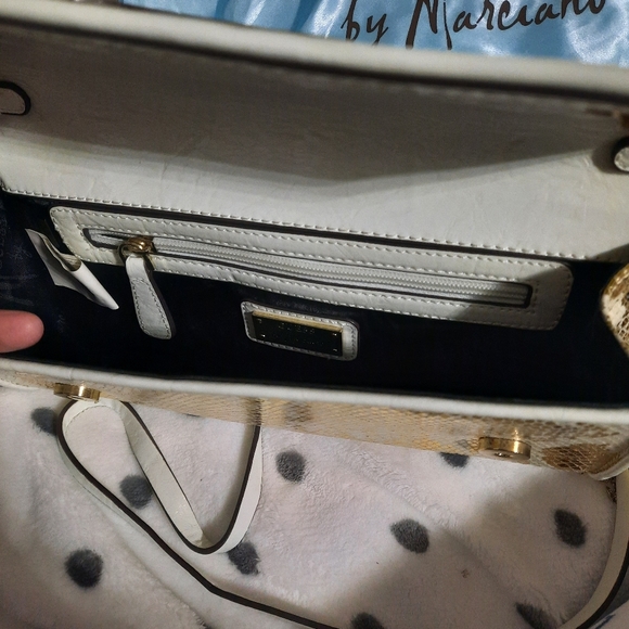 GUESS by MARCIANO Clutch - Picture 4 of 5